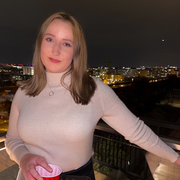 Meet your Posher, Alexandra - Picture 1 of 1